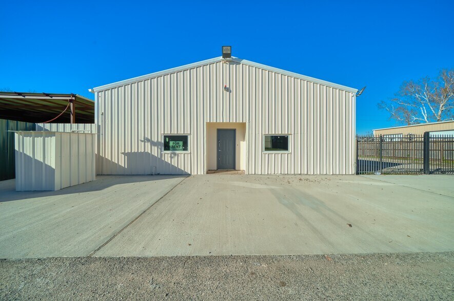 Primary Photo Of 9206 Thomasville Dr, Houston Warehouse For Sale