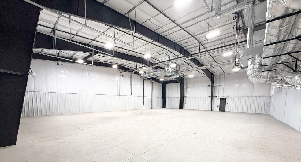 More Photos Of 1450 Enterprise Dr, Lemoore Warehouse For Sale