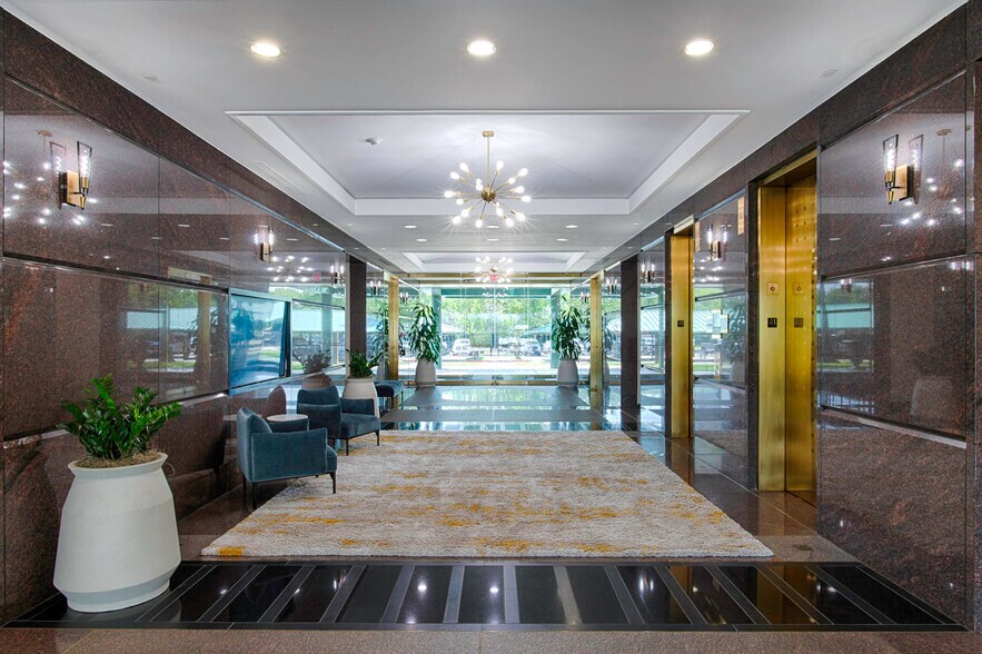 More Photos Of 1750 Valley View Ln, Dallas Office For Sale