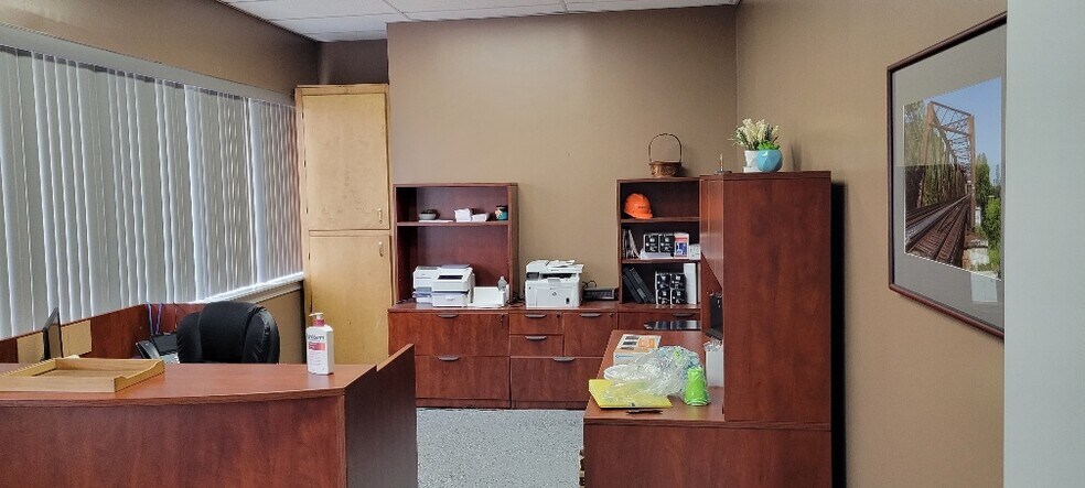 More Photos Of 900 W 9th Ave, Huntington Manufacturing For Sale