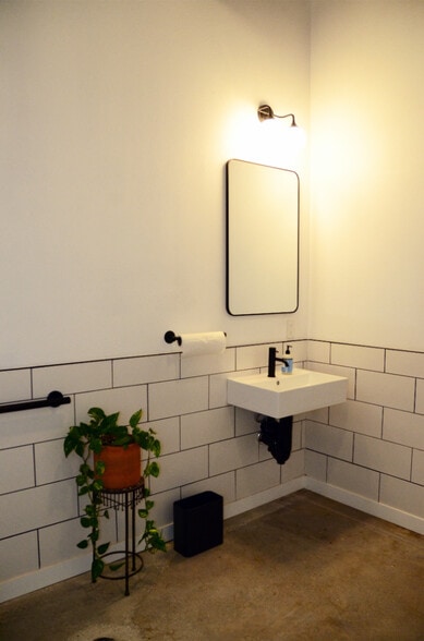 More Photos Of 500 S 20th St, Fort Smith Flex For Lease