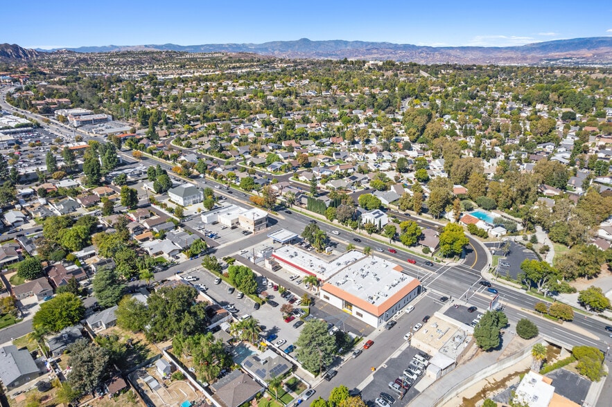 More Photos Of 23942-23945 Lyons Ave, Santa Clarita Storefront Retail Office For Lease