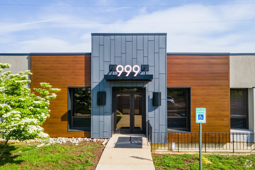 Primary Photo Of 999 Old Eagle School Rd, Wayne Office For Lease