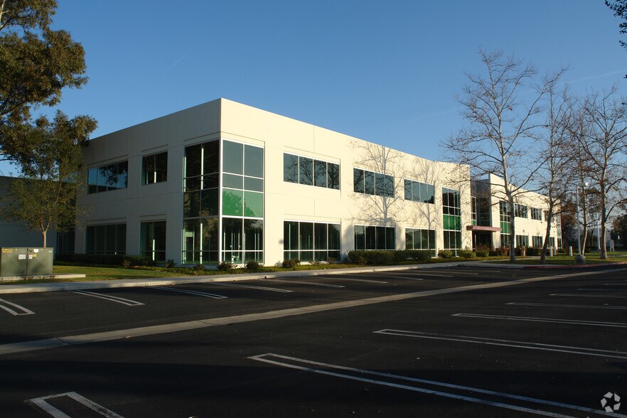 More Photos Of 1465-1475 Lawrence Dr, Thousand Oaks Light Manufacturing For Lease