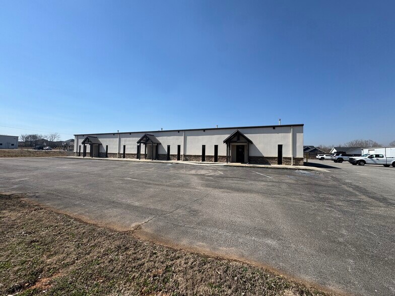 Primary Photo Of 102 Tribble Dr, Madison Light Manufacturing For Lease