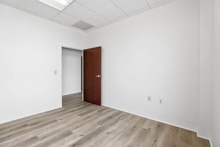 More Photos Of 2925 Lord Baltimore Dr, Windsor Mill Medical For Lease