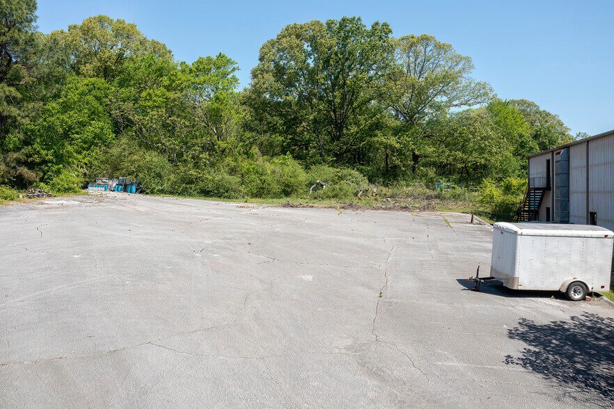 More Photos Of 419 Phillipians Blvd, Pelham Specialty For Sale