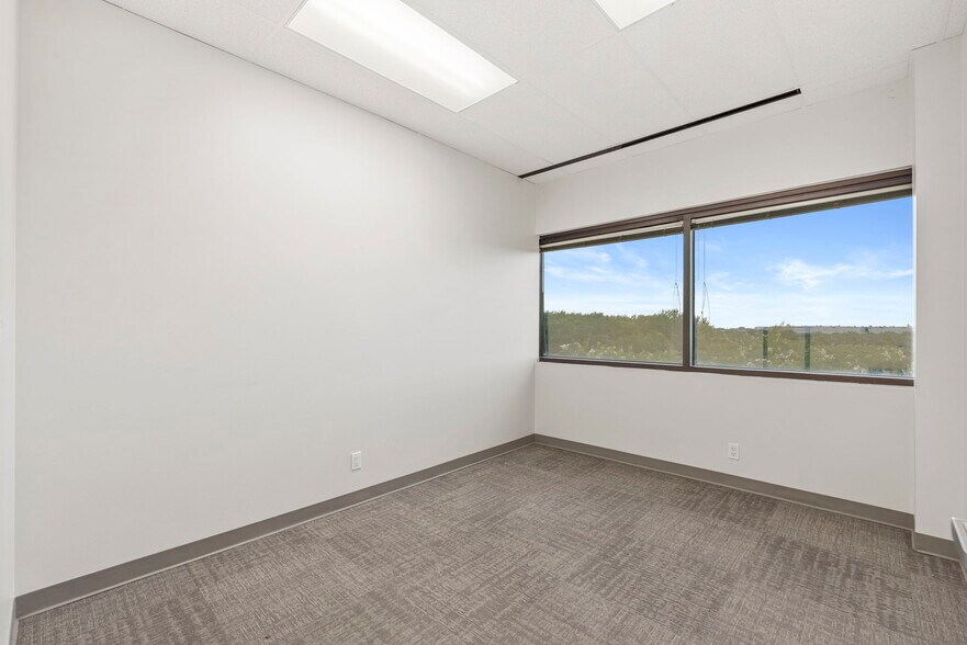 More Photos Of 1601 Industrial Blvd, Sugar Land Medical For Lease