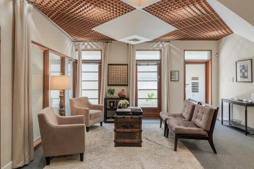 More Photos Of 8075 E Morgan Trl, Scottsdale Medical For Lease