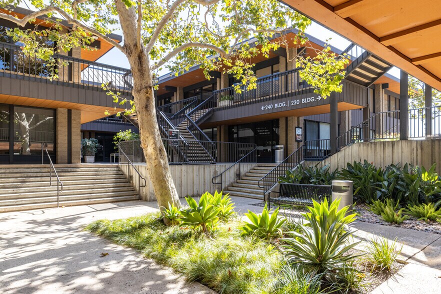 More Photos Of 230 Newport Center Dr, Newport Beach Office For Lease