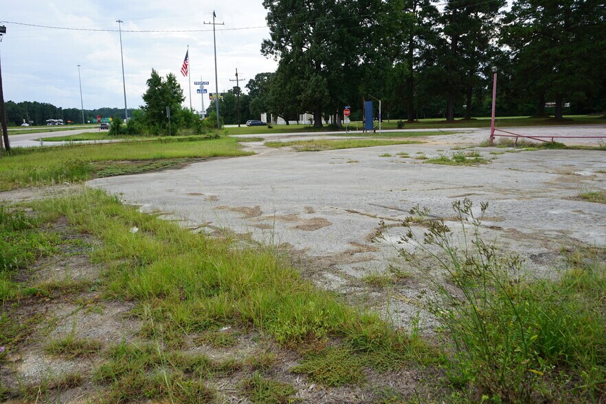 More Photos Of 11421 Highway 150, Shepherd Storefront Retail Office For Sale