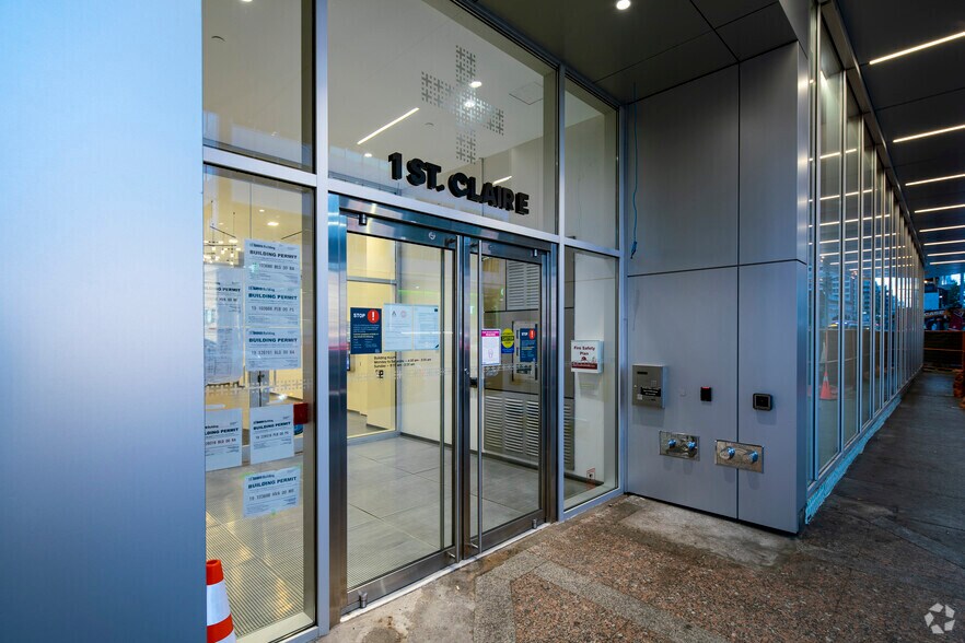 More Photos Of 1 St Clair Ave E, Toronto Office For Lease