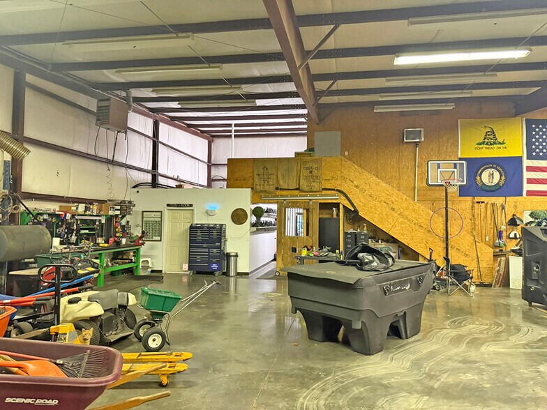More Photos Of 129 Macarthur Ct, Nicholasville Warehouse For Lease