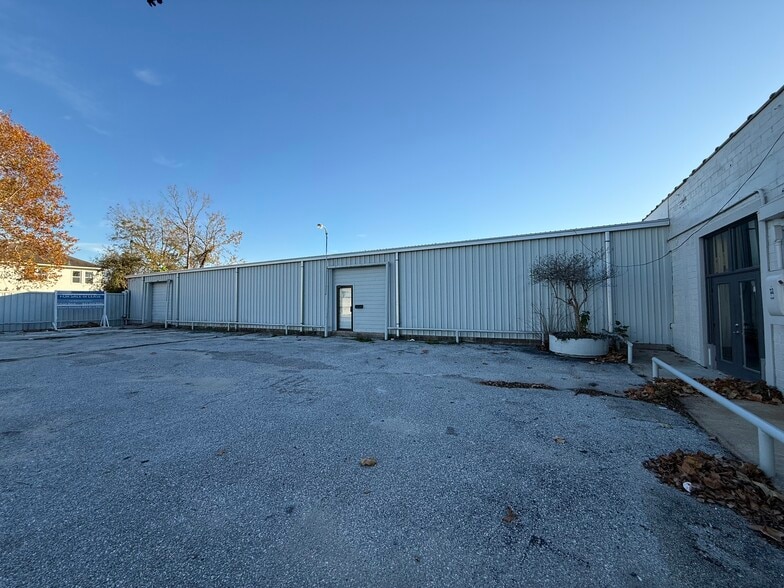 More Photos Of 117-119 W Pearce St, Baytown Flex For Sale
