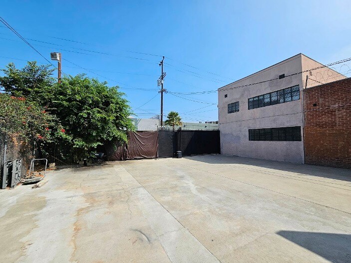 More Photos Of 804 E 18th St, Los Angeles Warehouse For Lease