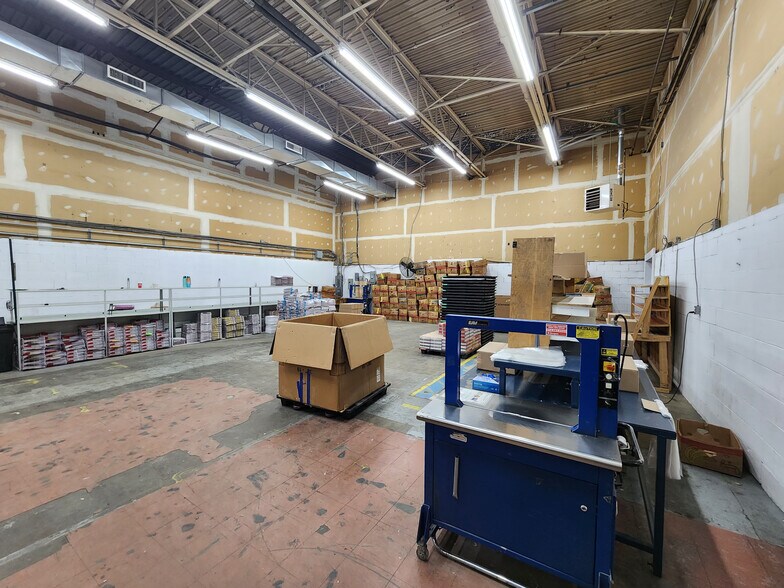 More Photos Of 645 St Du Père-Daniel, Trois-Rivières Warehouse For Lease