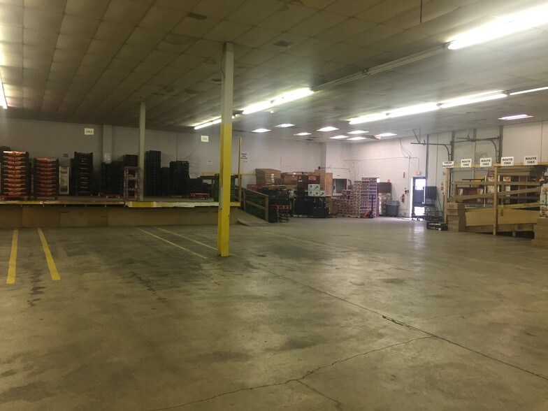 More Photos Of 2015 Lukens St NE, Roanoke Warehouse For Lease
