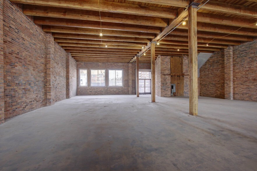 More Photos Of 1816 Walnut St, Kansas City Office For Sale