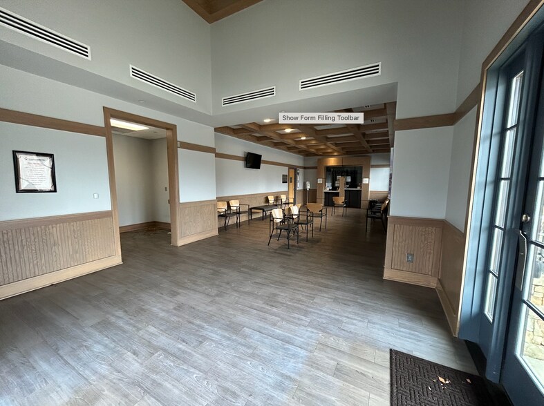 More Photos Of 1095 Woodstock Rd, Roswell Medical For Lease