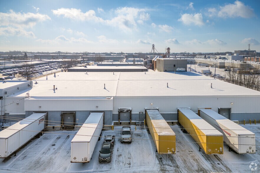 More Photos Of 1875 Ave 52nd, Montréal Manufacturing For Lease