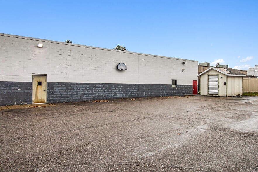 More Photos Of 1507 Walli Strasse Dr, Burton Freestanding For Sale