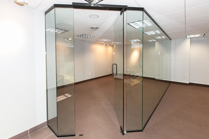 More Photos Of 2040 N Ferry St, Anoka Office For Sale