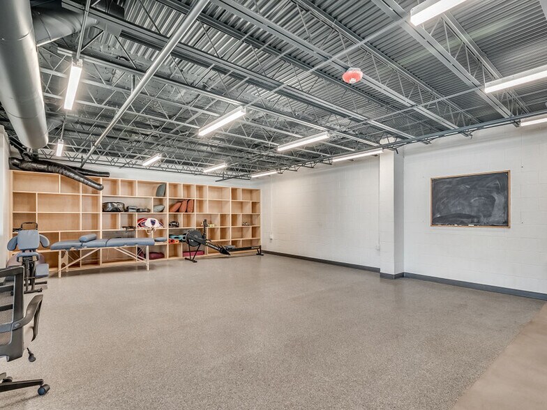 More Photos Of 916 NW 6th St, Oklahoma City Storefront Retail Office For Sale