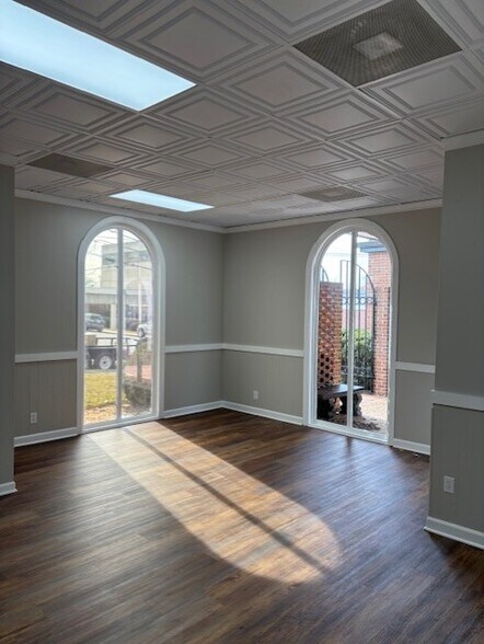 More Photos Of 208 Smith St, Lagrange Office For Lease