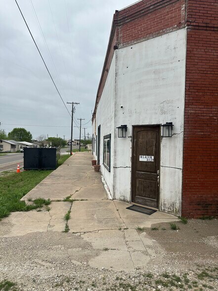 More Photos Of 18 S Alvin Ailey St, Rogers Freestanding For Sale