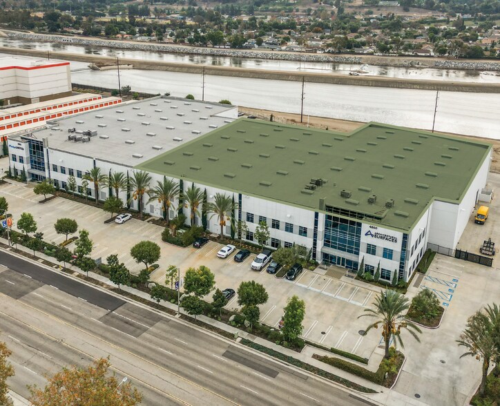 More Photos Of 4850-4852 E La Palma, Anaheim Warehouse For Lease