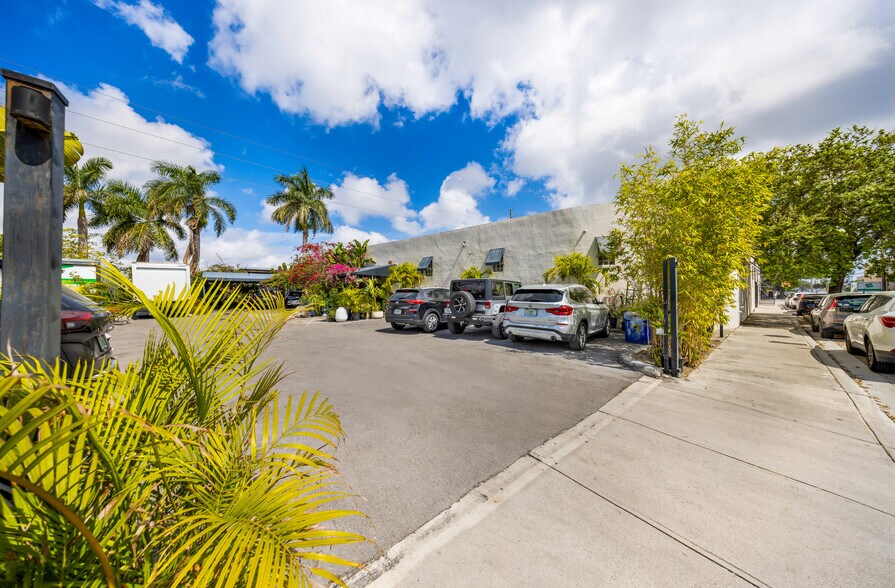 More Photos Of 1515 NW 22nd St, Miami Warehouse For Sale