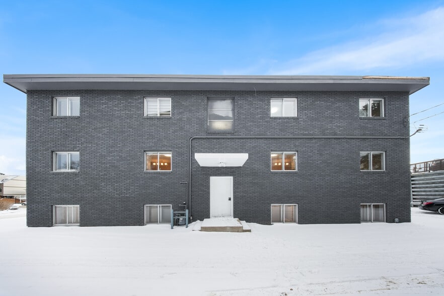 More Photos Of 1624 26 Av SW, Calgary Apartments For Sale