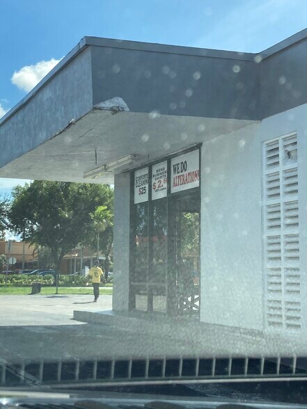 More Photos Of 9595 SW 160th St, Miami Freestanding For Sale