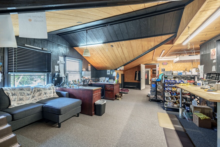 More Photos Of 2511 Boston Rd, Wilbraham Freestanding For Sale