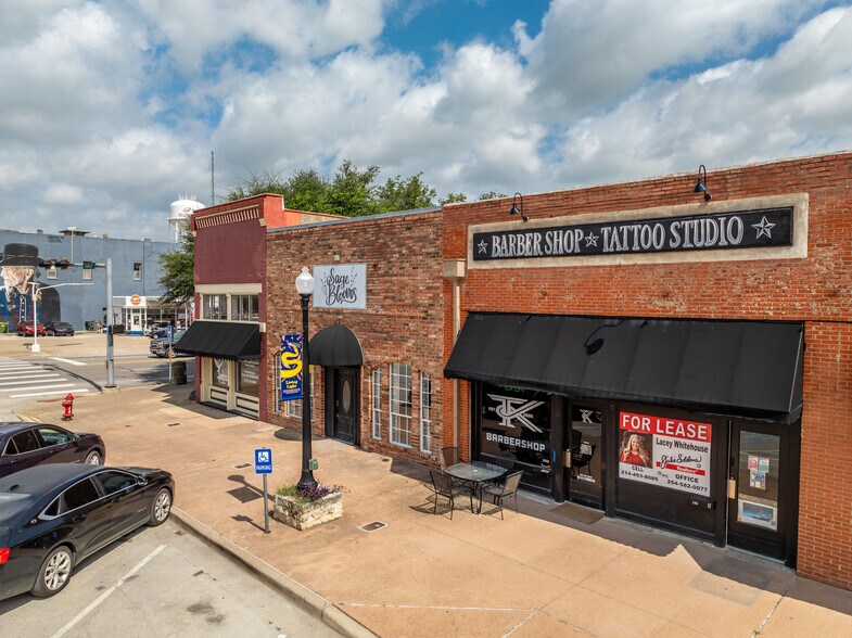 More Photos Of 105 E Franklin St, Hillsboro Storefront For Lease