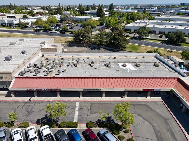 More Photos Of 1811 Douglas Blvd, Roseville Storefront For Lease