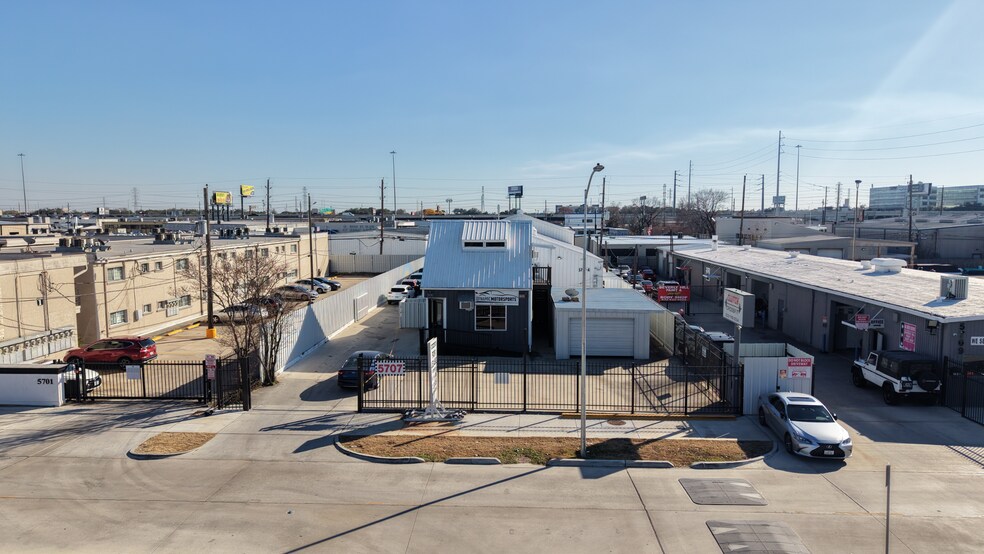 More Photos Of 5707 Schumacher Ln, Houston Auto Dealership For Lease