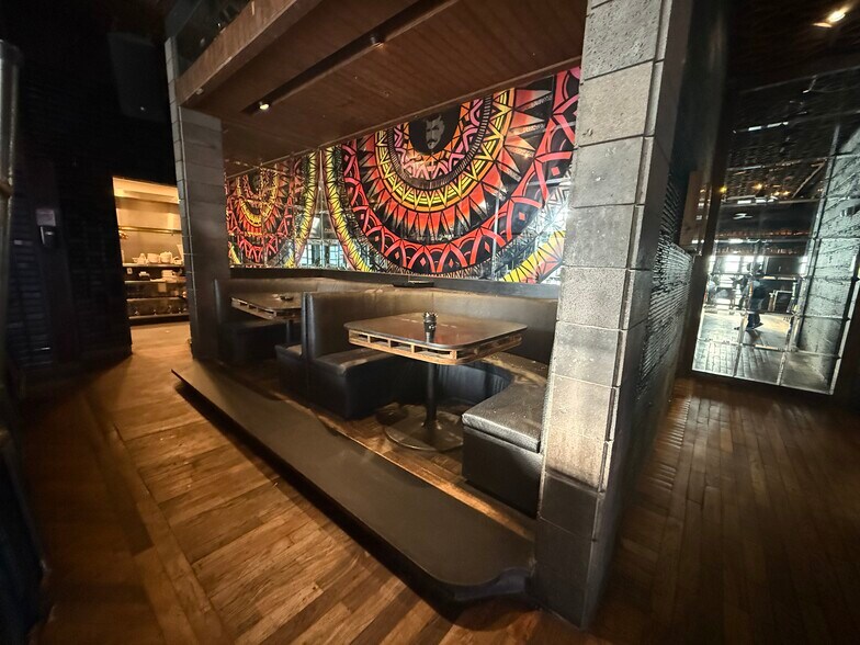 More Photos Of 4935 N Mesa St, El Paso Restaurant For Lease