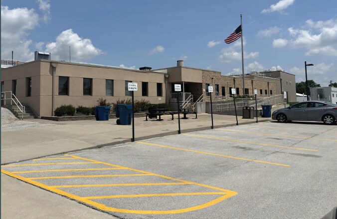 Primary Photo Of 334 W North St, Momence Refrigeration Cold Storage For Sale