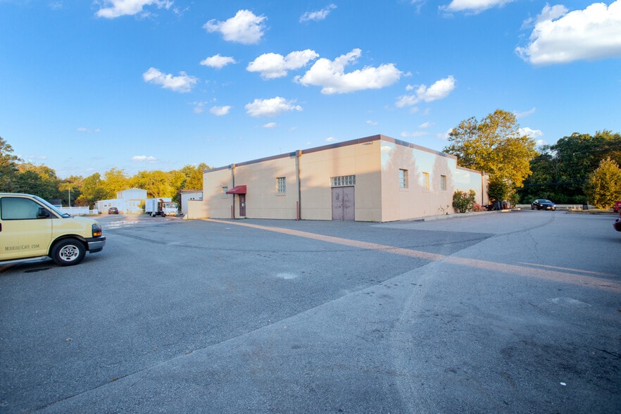 More Photos Of 439 State Rd, North Dartmouth Storefront For Lease