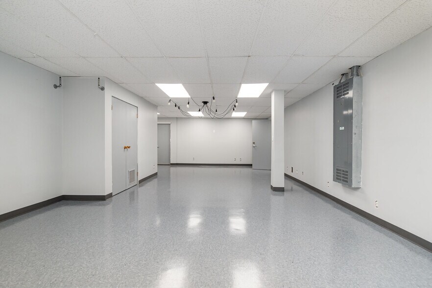 More Photos Of 334 S Water St, Saginaw Office For Sale