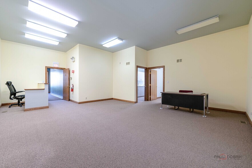 More Photos Of 1017-1019 W Park Ave, Libertyville Medical For Sale