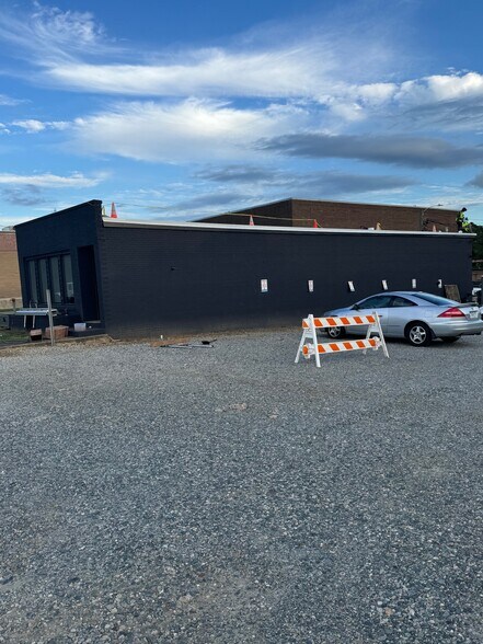 More Photos Of 6 Airline St, Belmont Freestanding For Lease