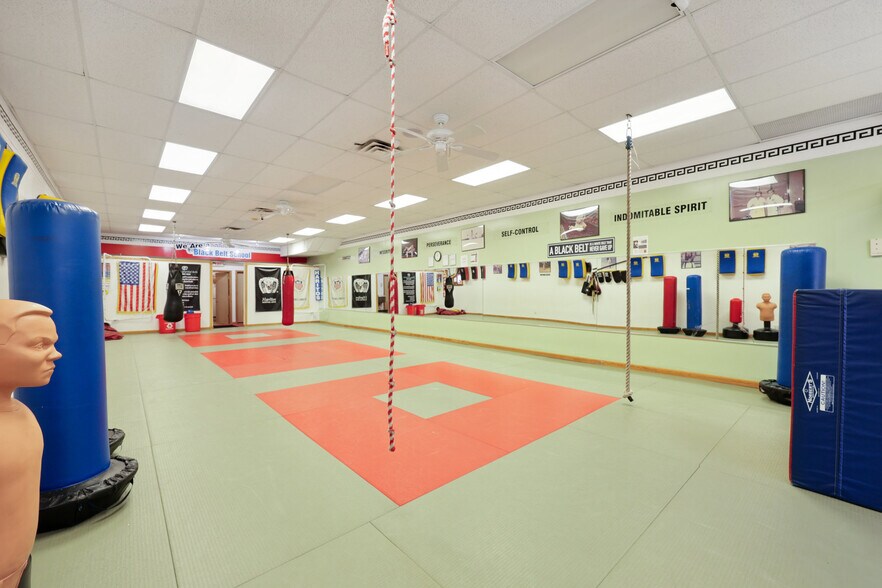 More Photos Of 266 Palisade Ave, Cliffside Park Storefront For Sale