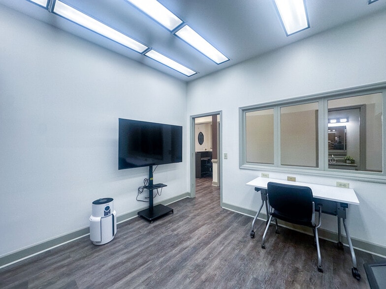 More Photos Of 3000-3002 Bob Wallace Ave SW, Huntsville Light Distribution For Sale