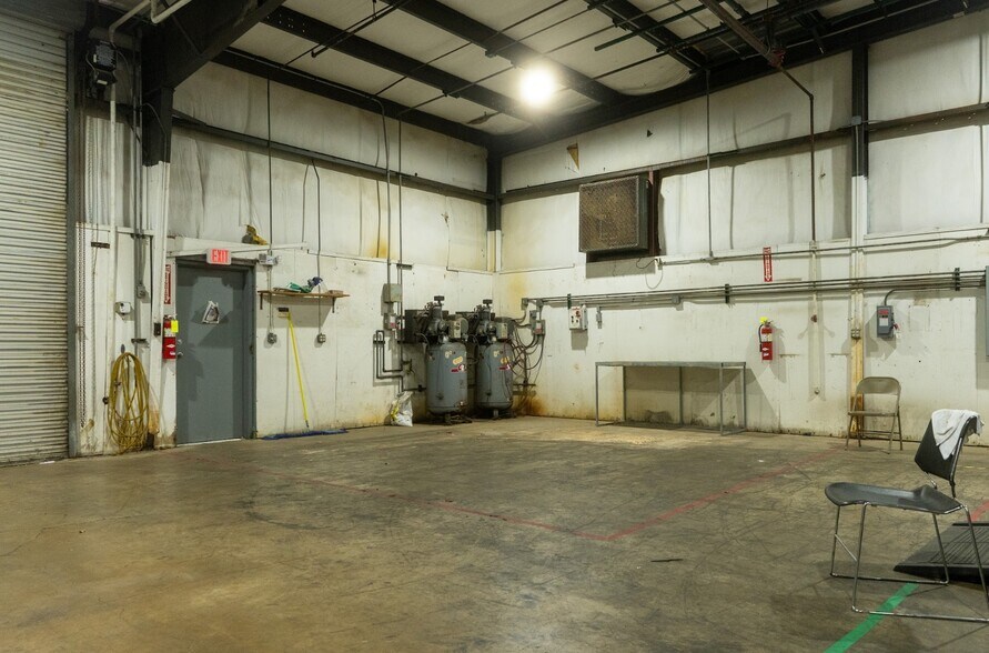 More Photos Of 207 Park Ct, Ridgeland Warehouse For Lease