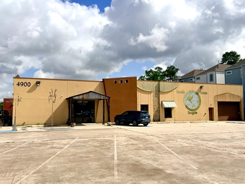 Primary Photo Of 4900 N Shepherd St, Houston General Retail For Lease