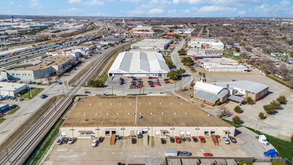 More Photos Of 13908-13910 Distribution Way, Farmers Branch Distribution For Lease