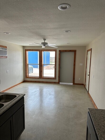 More Photos Of 3984 Old Lorena, Lorena Flex For Lease