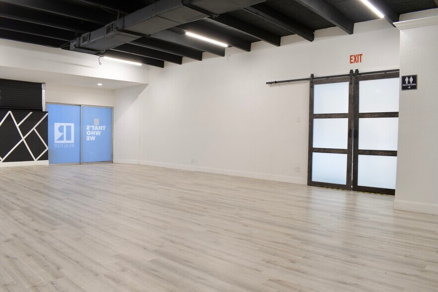 More Photos Of 212 Main St, Auburndale Flex For Sale